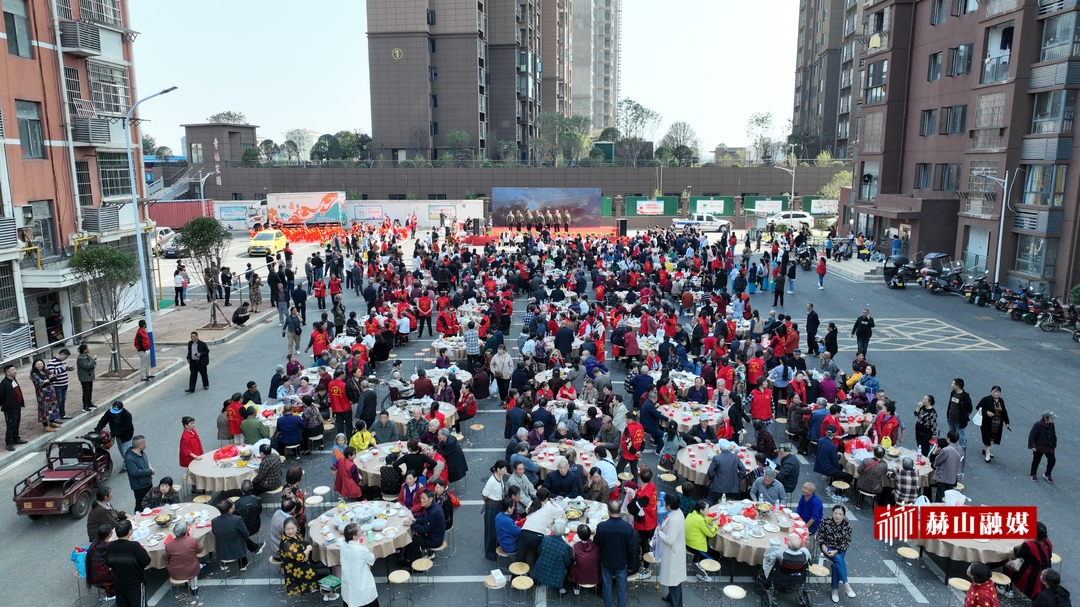 赫山街道银东社区举行“五彩银东百家宴·重阳敬老情意浓”第十届重阳节民俗文化节暨最美系列评选活动