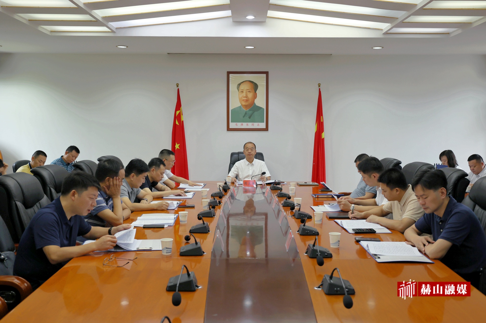 周卫星主持召开六届区委第118次常委会会议