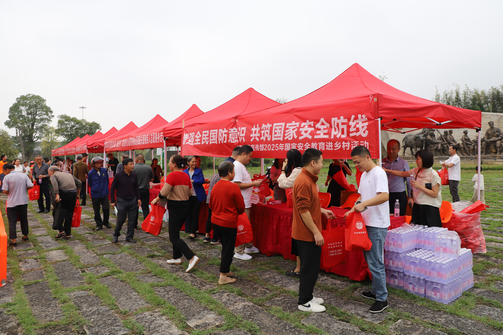 赫山区委宣传部开展“国防教育宣传月”主题活动