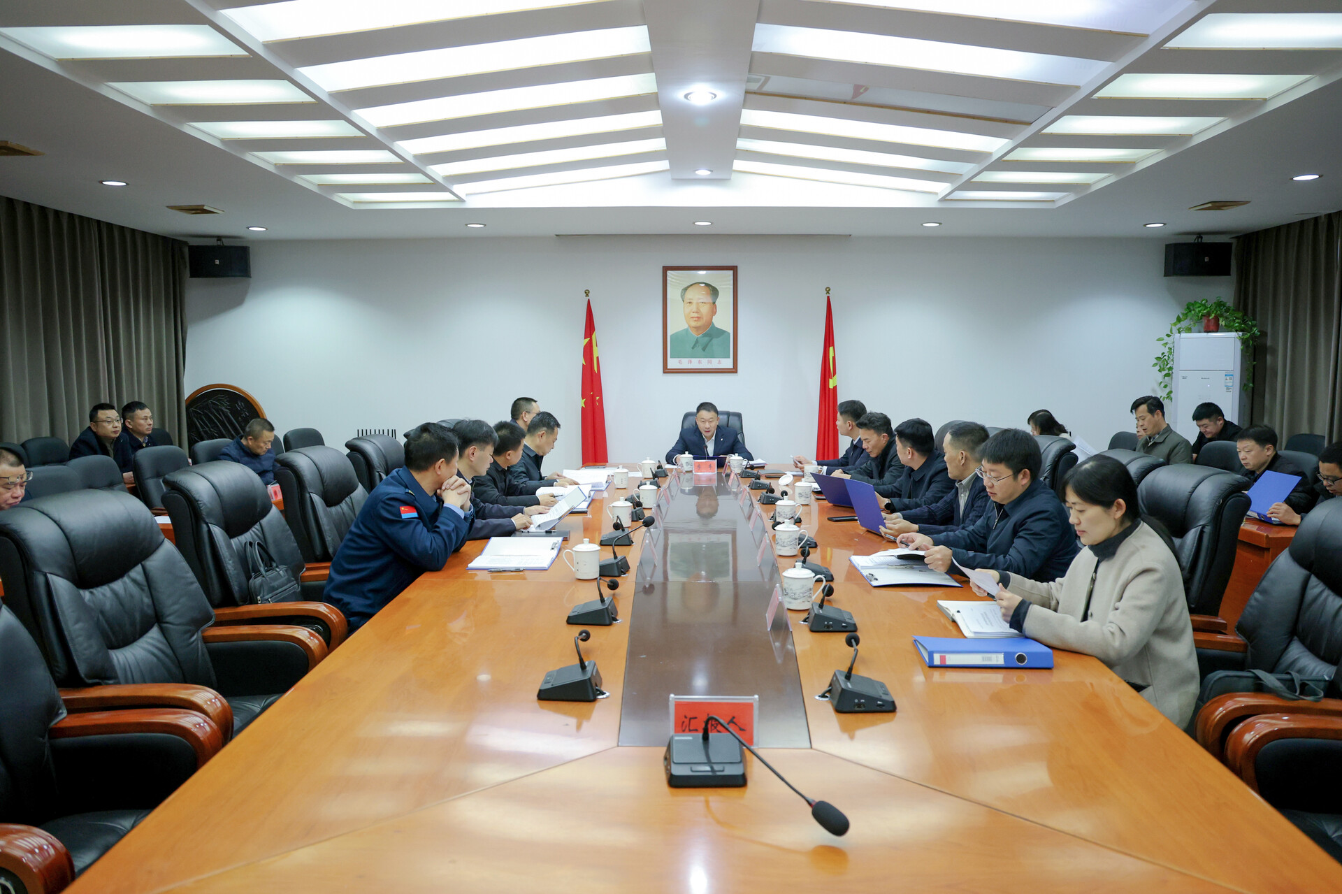 李丰主持召开六届区委第135次常委会会议