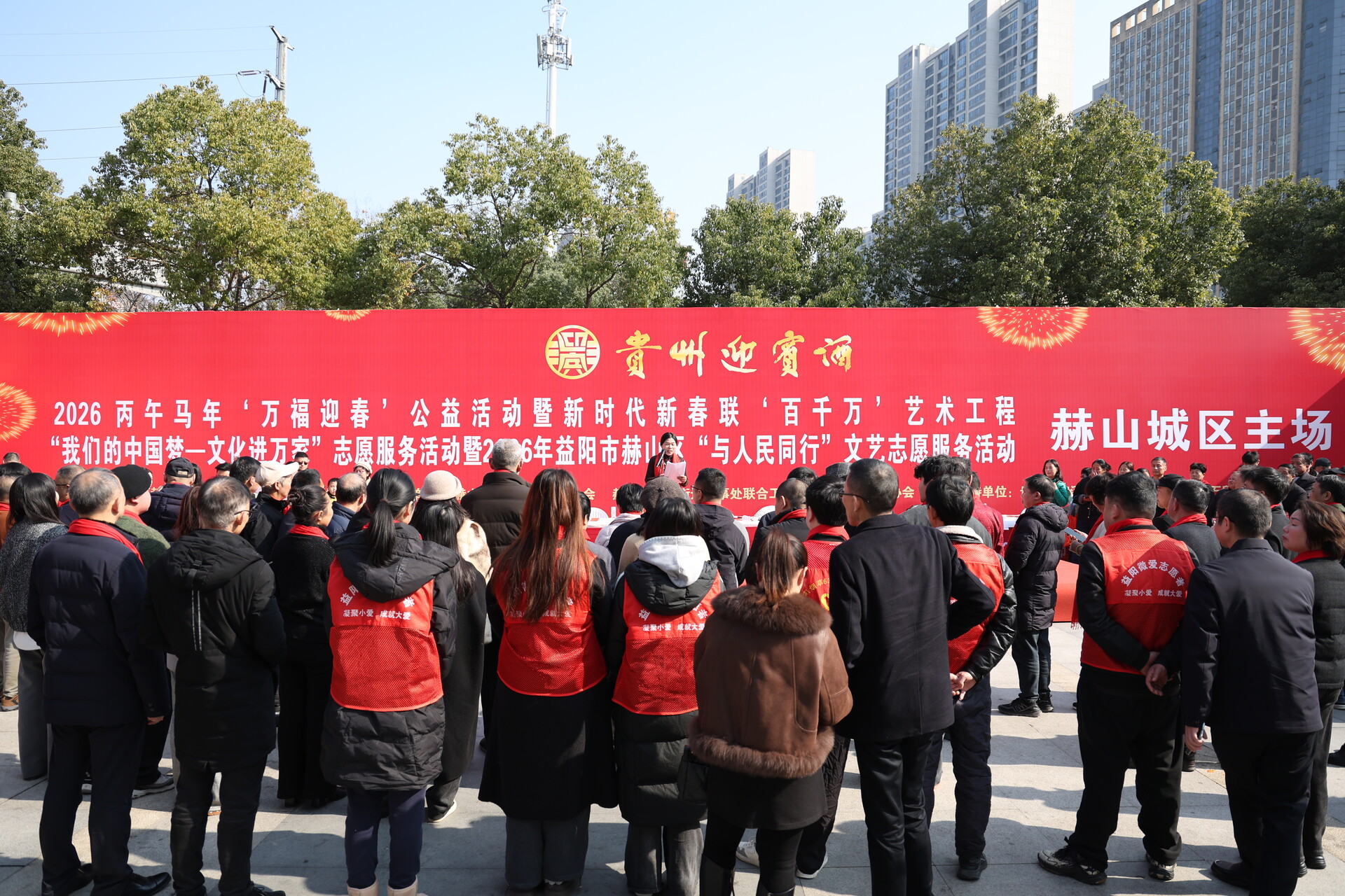 【新春走基层】赫山区为城区市民送“福”送春联