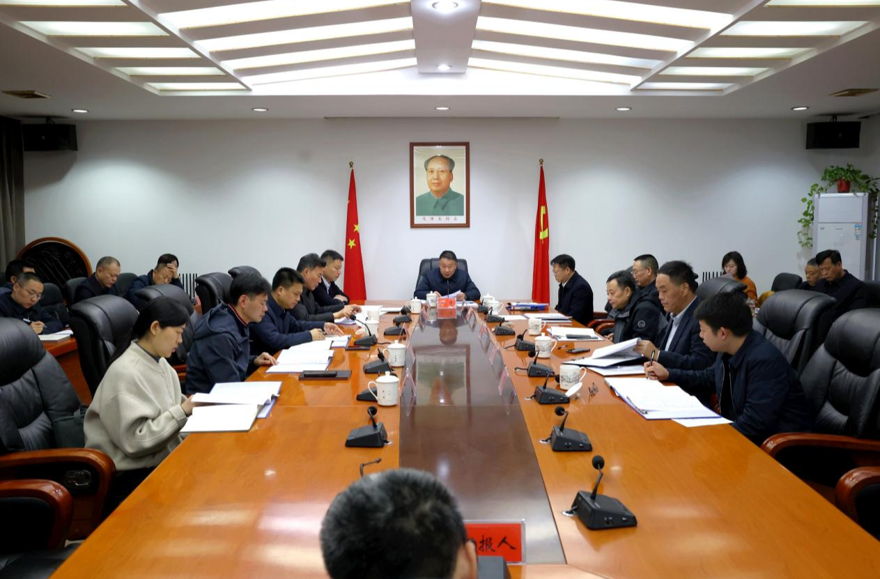 李丰主持召开六届区委第147次常委会会议