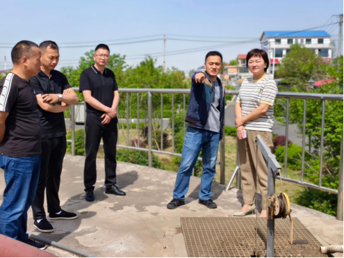 吴倩一行到欧江岔镇开展改善生态环境专项民主监督活动