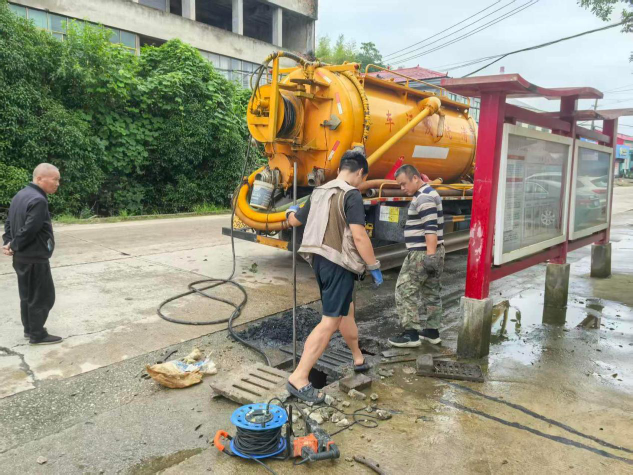 会龙山街道李家洲社区：280米“堵心沟”1天变身“舒心渠”