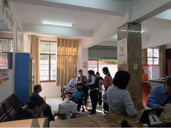 茶亭街社区：社银携手进社区 社保卡办理暖人心